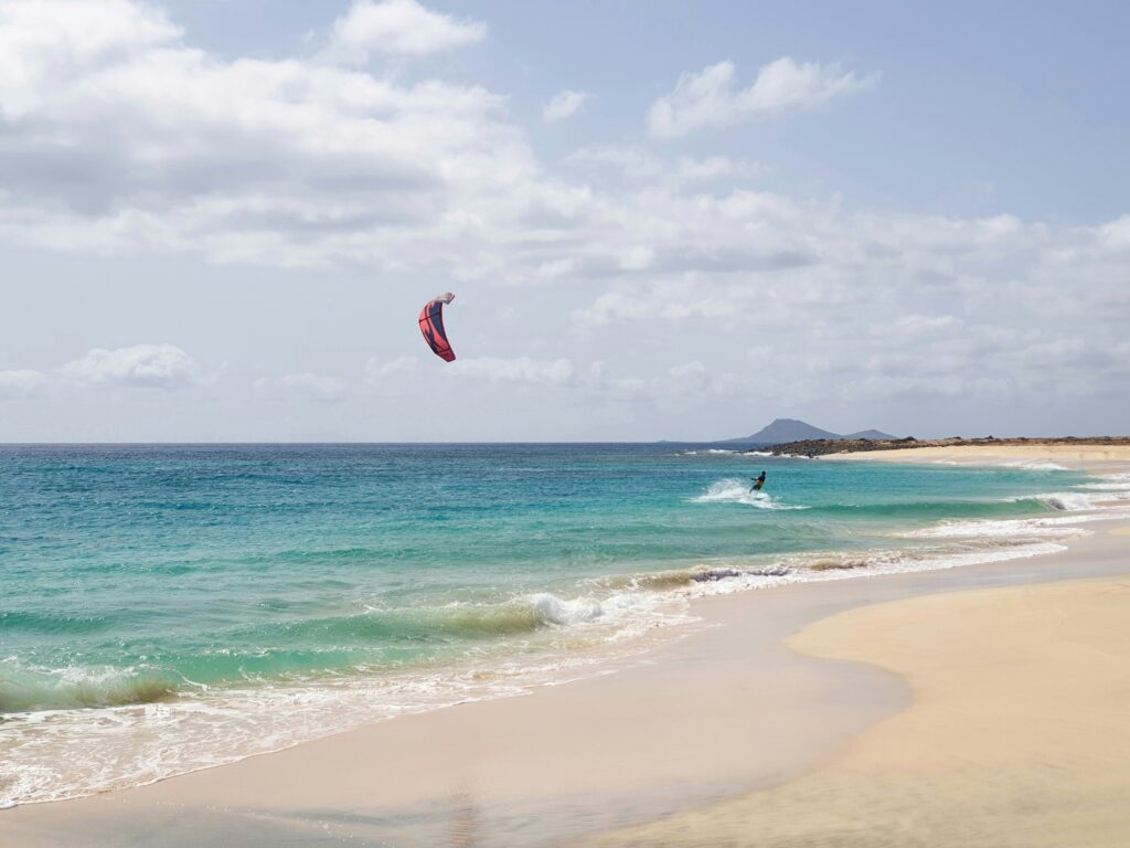 Ilha do sal com areia num viagem a Cabo Verde