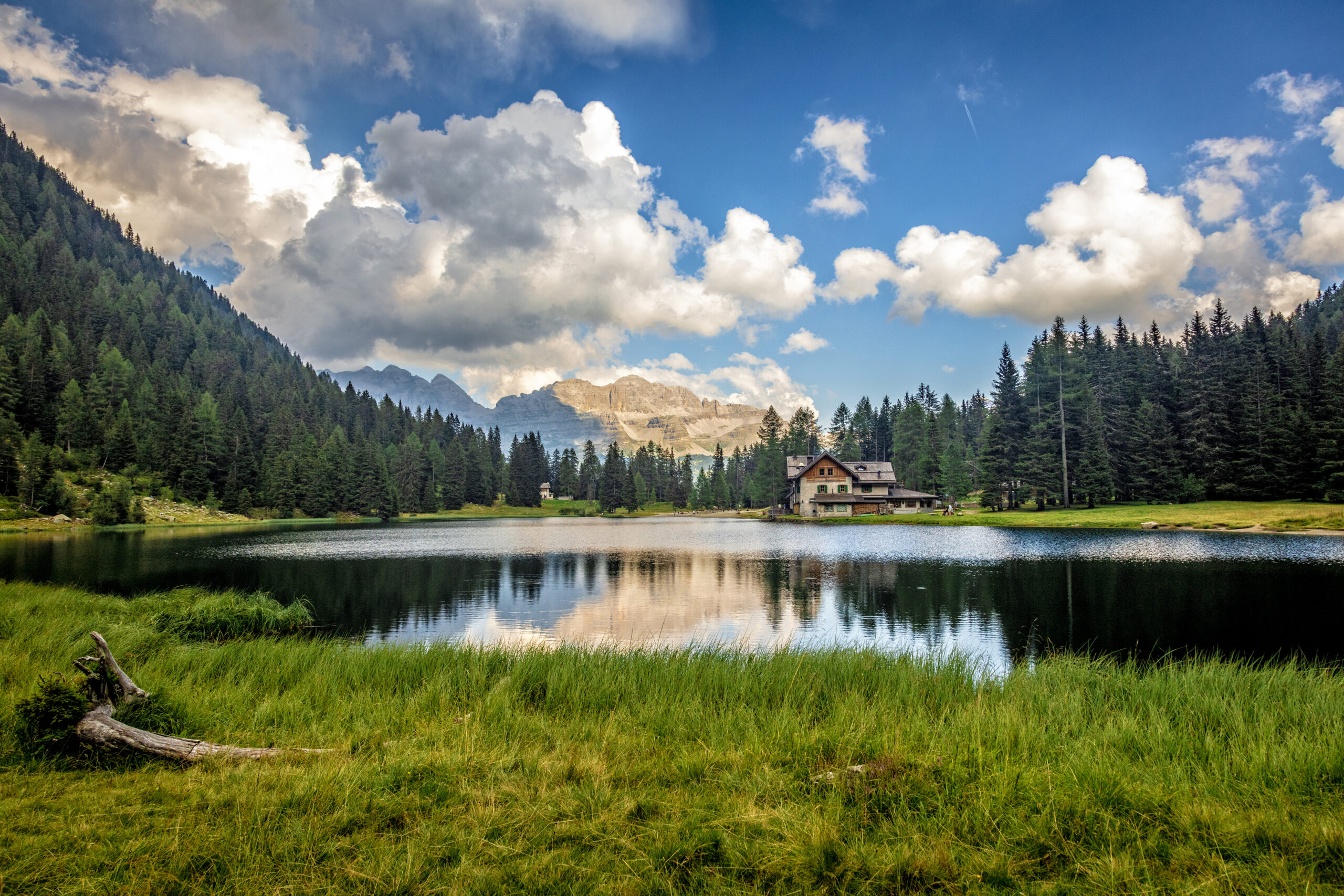 uma paisagem no lago - Italia