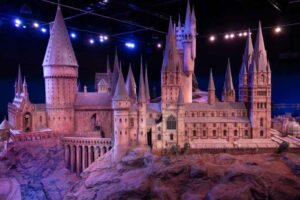 estudios harry potter | maquete da escola de bruxos de Hogwarts