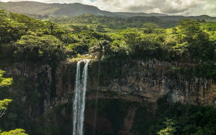 fabienne-sypowski-meyer-EBUBRr9i4bk-unsplash (1) cascatas chamarel mauricias